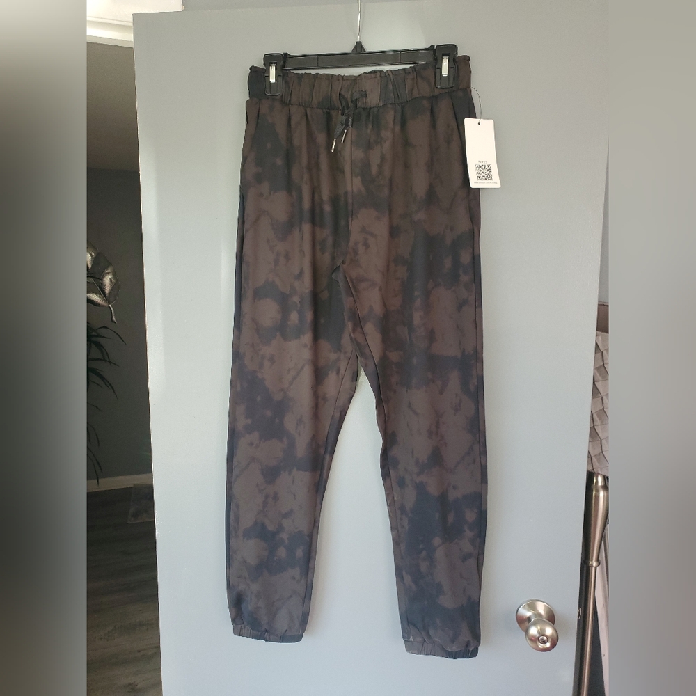 Size small green Camo joggers
